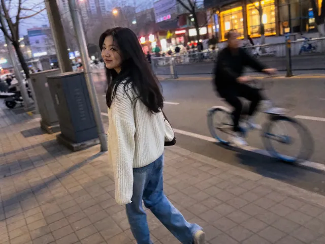 街拍组14号：黄昏路口的那一眼，参赛作品封面