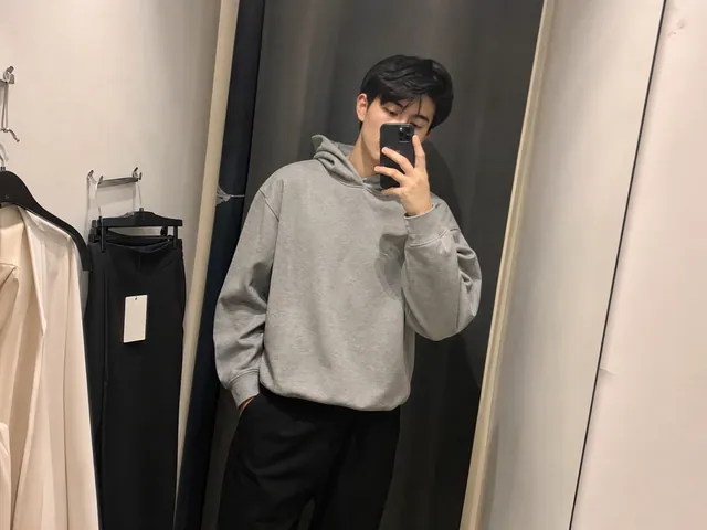试衣间镜面自拍，27号选手的相关推荐作品图
